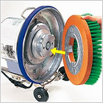 ポリッシャーにブラシを取り付ける